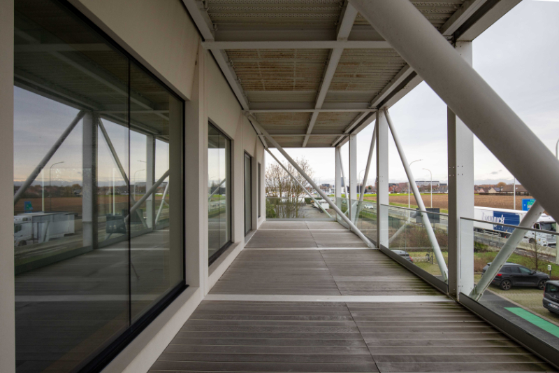 Roeselare - centrum : Kantoorruimte van 306m² bruto en terras op commerciële ligging - foto 1
