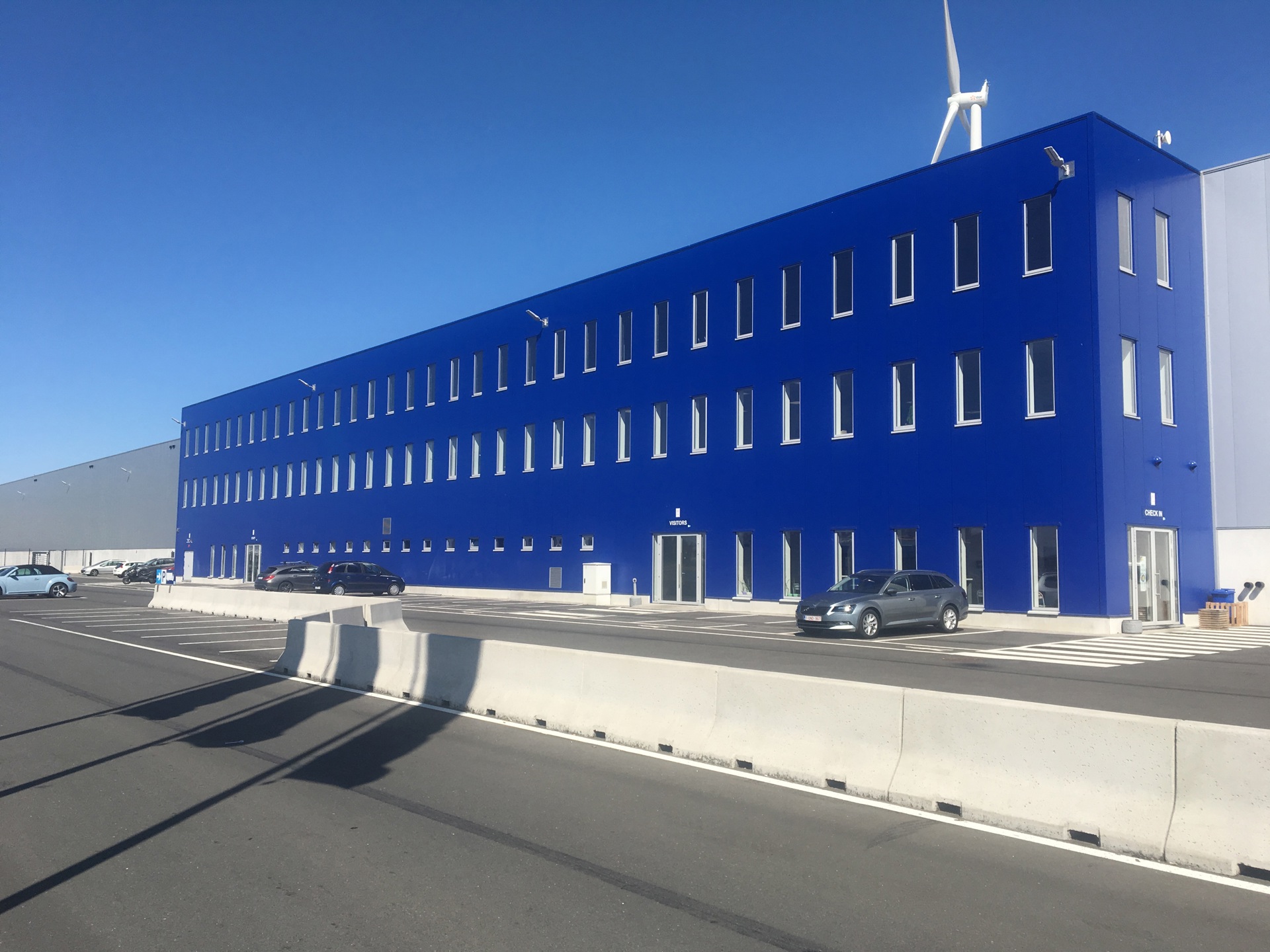 Commercial for rent in Beveren - photo 1