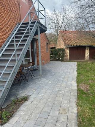 Deel van een woning, zijnde een gelijkvloerse ruimte, te Geel.Deze ruimte bestaat uit:- Ruime woonkamer- Keuken- 1 slaapkamer- Badkamer (lavabo en...