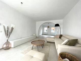 Welkom in deze prachtige woning gelegen in het hart van Deerlijk, Sint Lodewijk!Met een royale bewoonbare oppervlakte van 230m² biedt deze woning een...