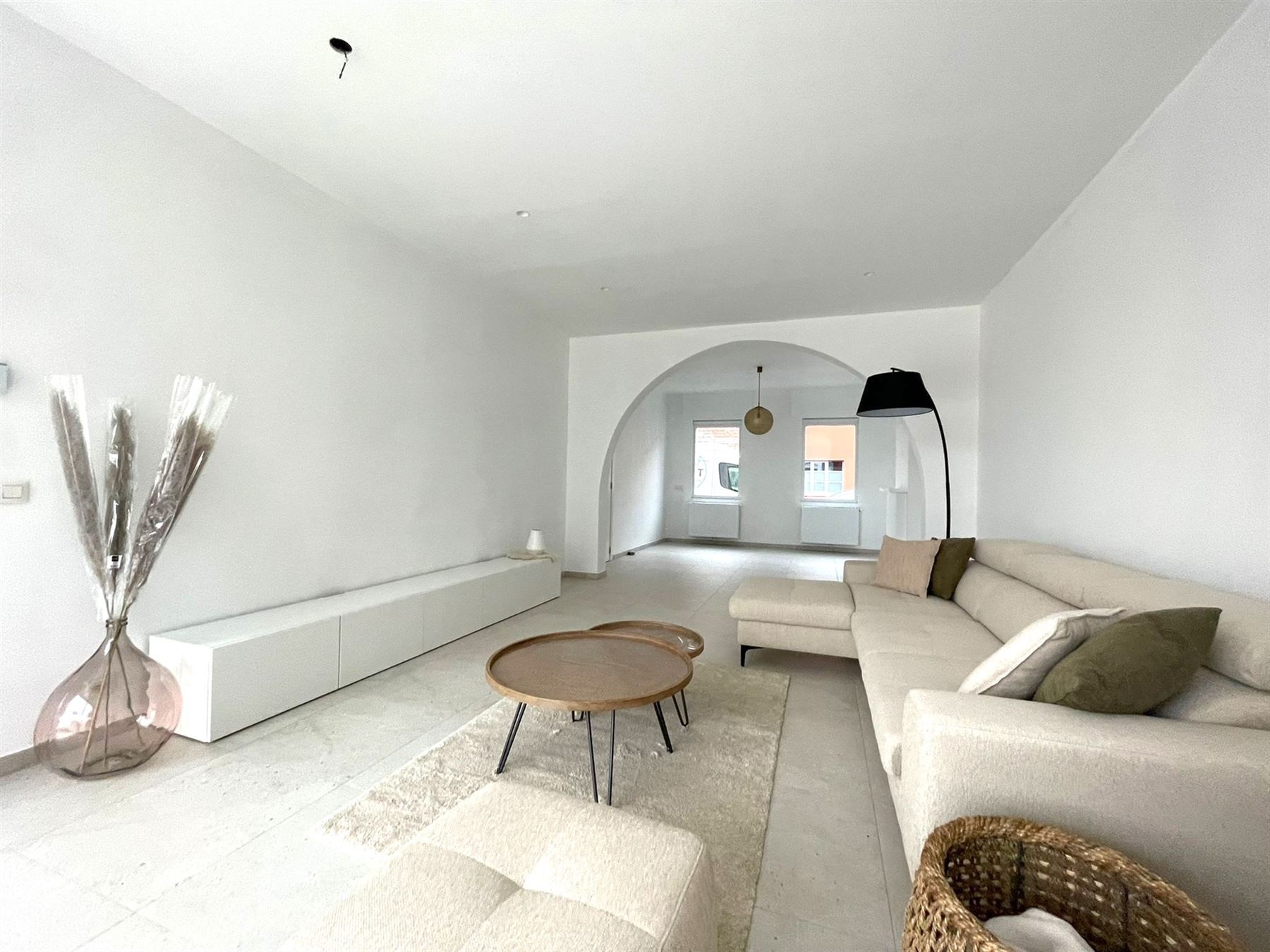 Tijdloze moderne woning met drie ruime slaapkamers  - foto 3