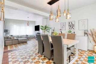 Welkom in deze ruime en charmante woning in het hart van Denderhoutem. Deze prachtige gezinswoning straalt karakter en comfort uit en biedt tal...