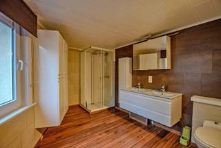 Ruim duplexappartement (97m², bestaande uit gelijkvloersverdiep en 1ste verdiep) met 2 slaapkamers, gelegen in centrum van De Panne. Dit...