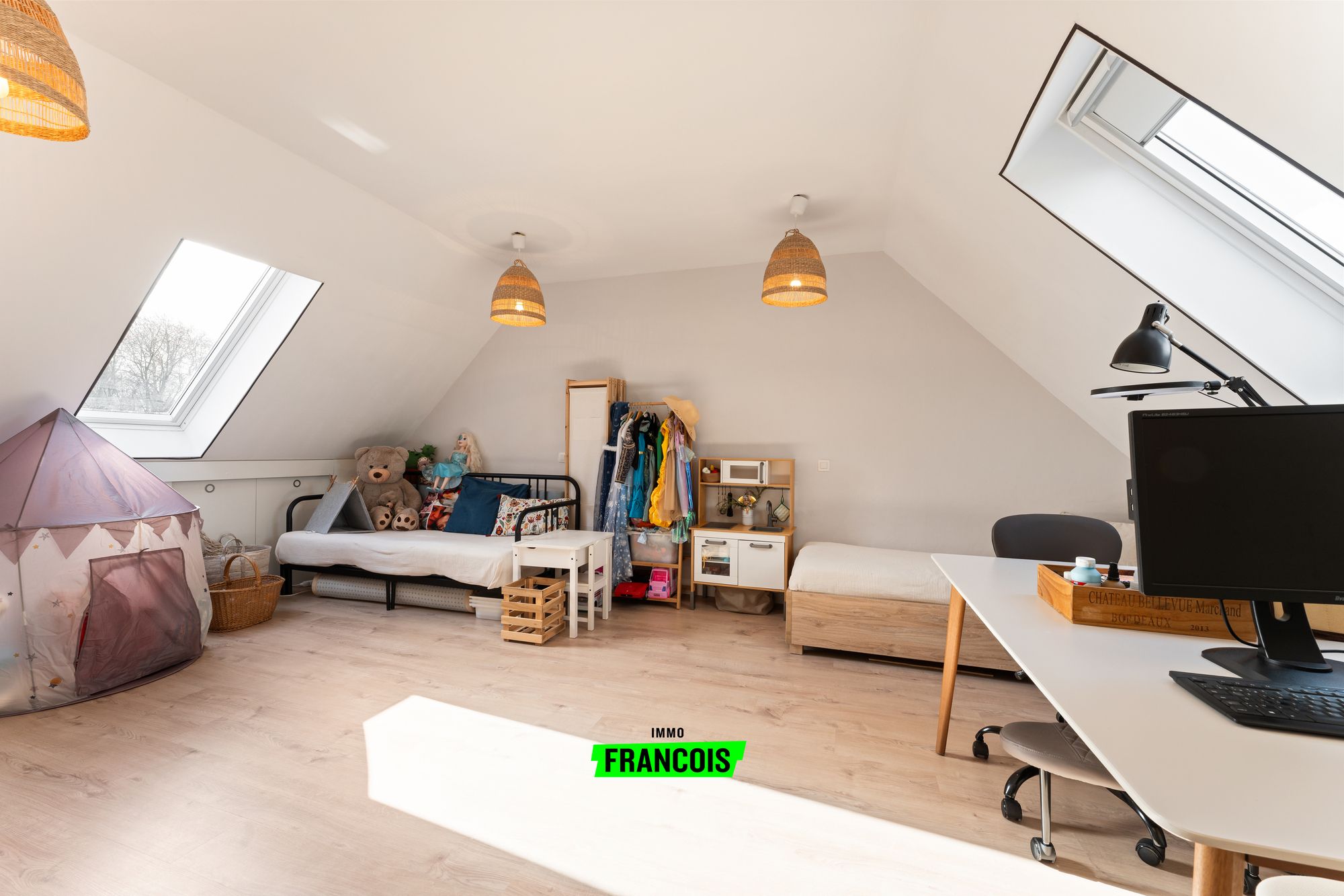 Charmante instapklare woning met volledig afgewerkte zolderverdieping nabij centrum Waarschoot - foto 3