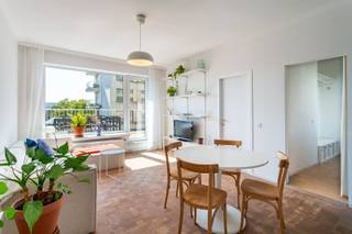 Dit instapklare appartement combineert comfort, licht en een praktische indeling en is daarmee ideaal voor wie op zoek is naar een zorgeloze woonst...
