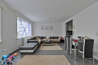 Goed onderhouden appartement op een eerste verdieping is een aantrekkelijke investering. Het omvat 2 slaapkamers, 1 badkamer, een ruime leefruimte...