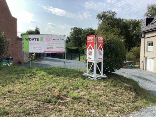 Bouwgrond halfopen bebouwing op 266m² in Meerbeke - foto 1
