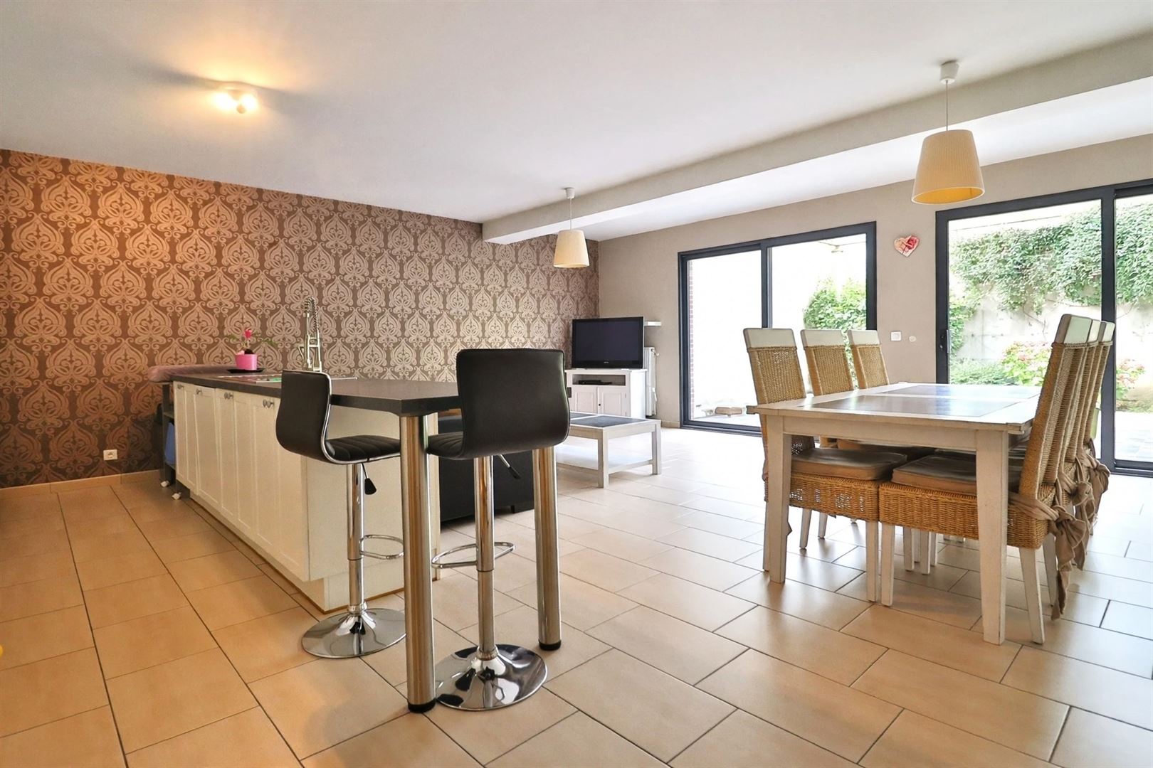 Gelijkvloers appartement met tuintje en autostaanplaats - foto 2