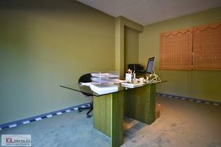 Immo Groot Leeuw vous présente cet espace de bureau lumineux de 76m². Ce bureau est situé au centre de Sint-Pieters-Leeuw avec vue sur le clocher...