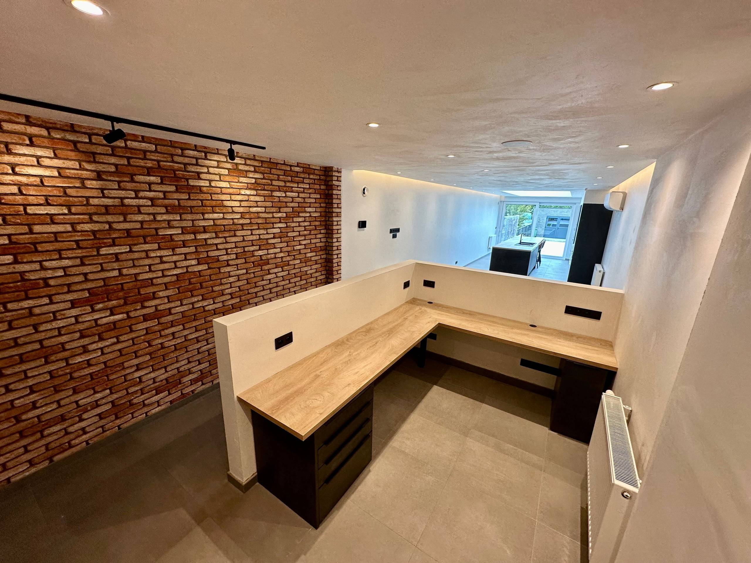 Zeer kwalitatief gerenoveerde rijwoning met hoge afwerking in Watervliet. - foto 5