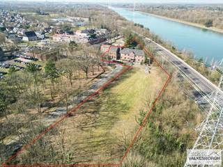 CONTACT Jeroen Vandormael: jeroen@vastgoedvalkenborgh.be | 0498/05.76.72 In het hart van Diepenbeek bevindt zich het indrukwekkende klooster ‘Royer...