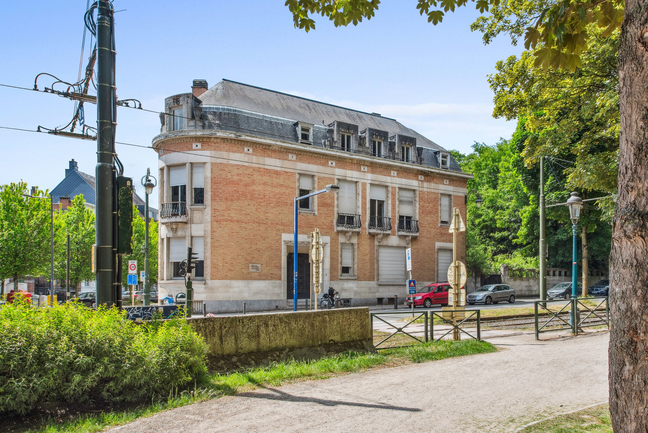 Uitzonderlijk herenhuis te koop aan het Elisabeth park in Koekelberg - foto 1