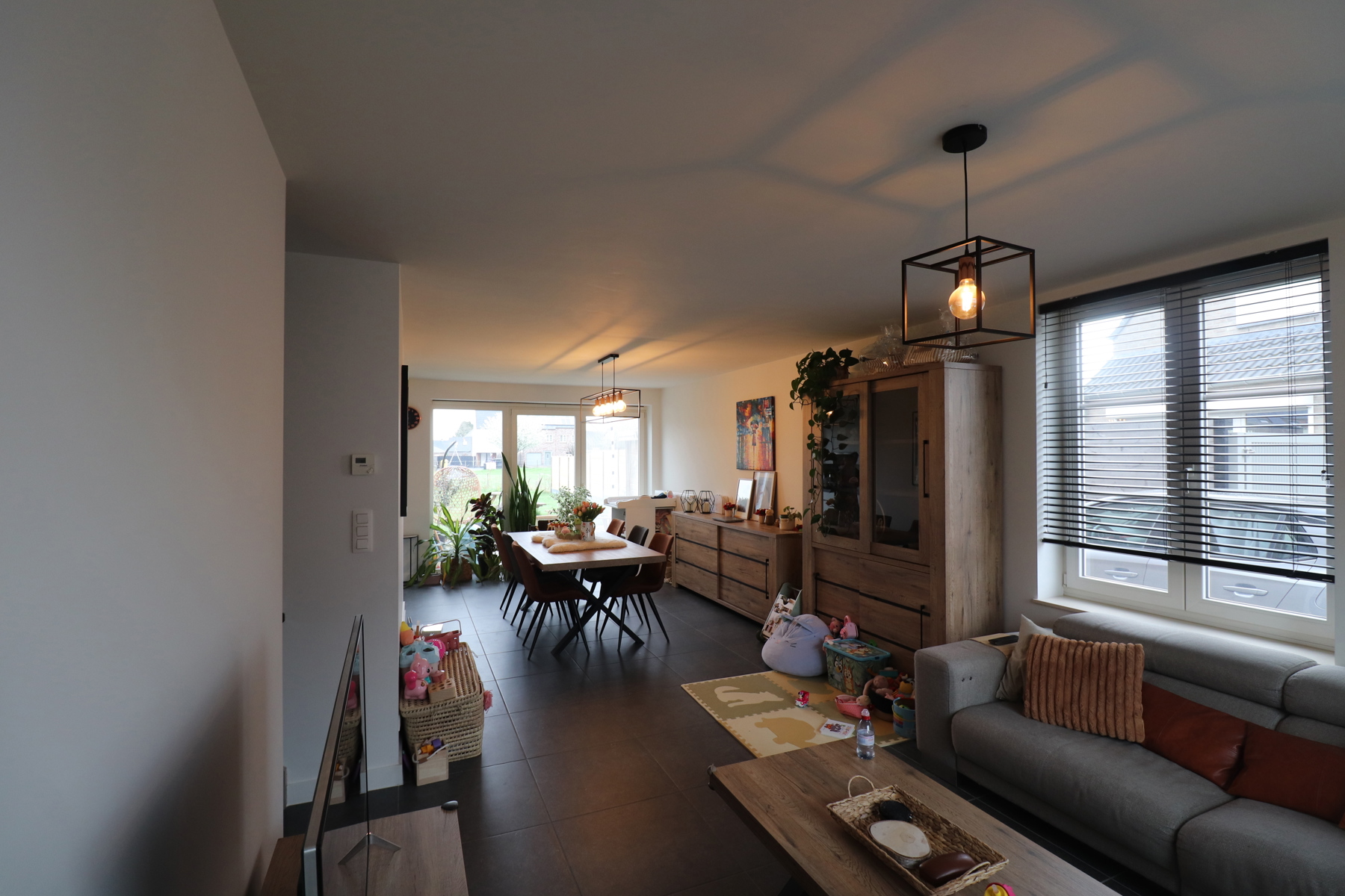 Een recente energiezuinige woning met 3 slaapkamers en tuin.  - foto 2
