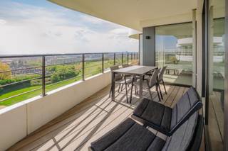 Dit schitterend afgewerkte hoekappartement is gelegen op de 7DE verdieping van het prestigieuze complex "THE WAVES SALT". De residentie is een...