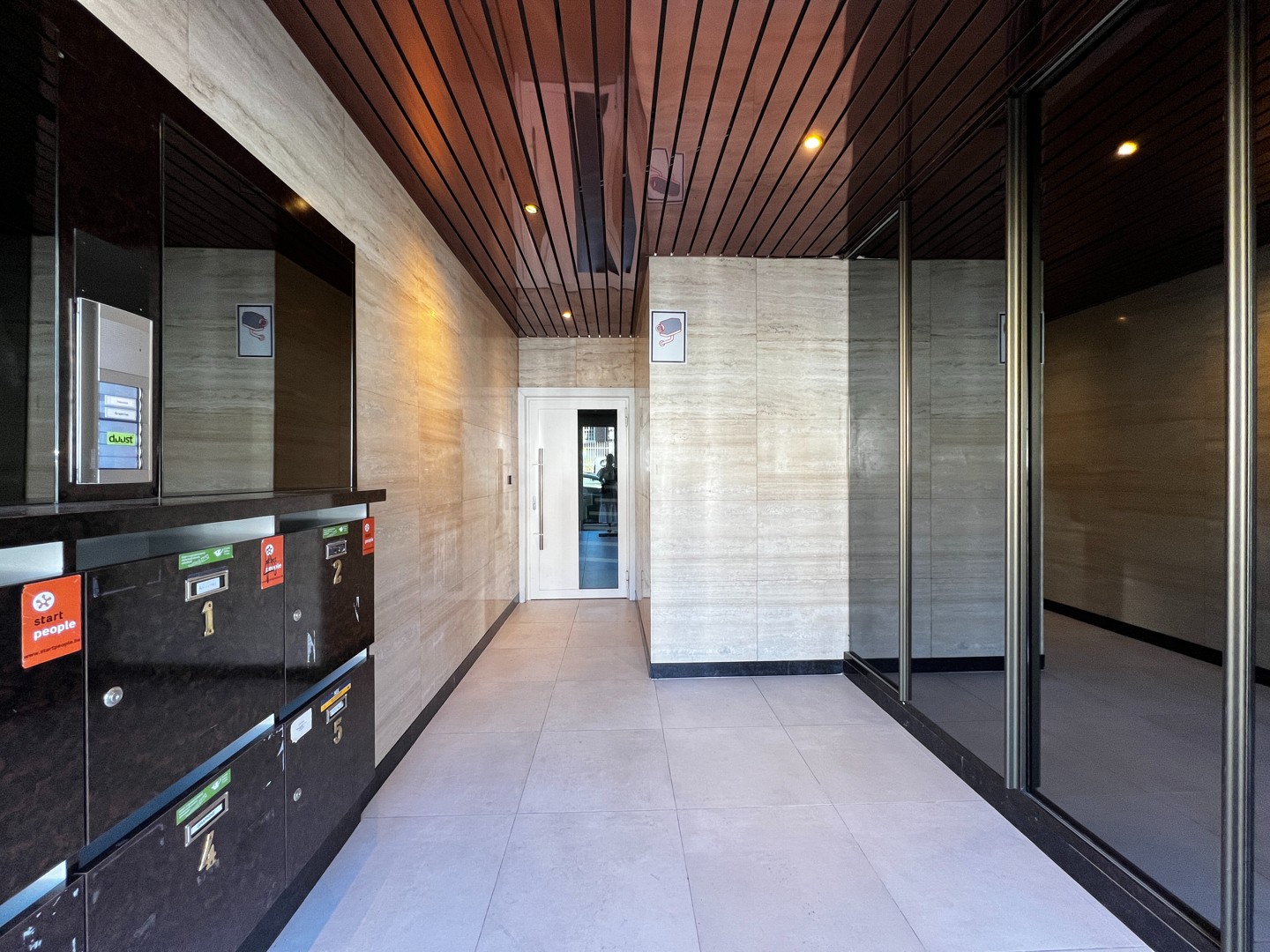 Commercial for rent in Ghent - photo 2