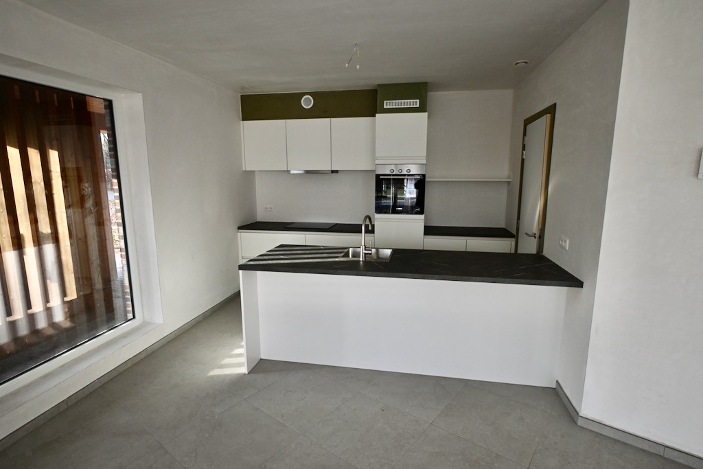 Ruim gelijkvloers appartement met 3 slaapkamers ! - foto 5