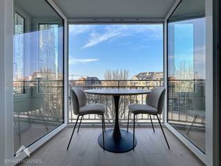 Dit volledig gerenoveerde (2025) en energiezuinige appartement op de vierde verdieping combineert het beste van twee werelden: de dynamiek van de...