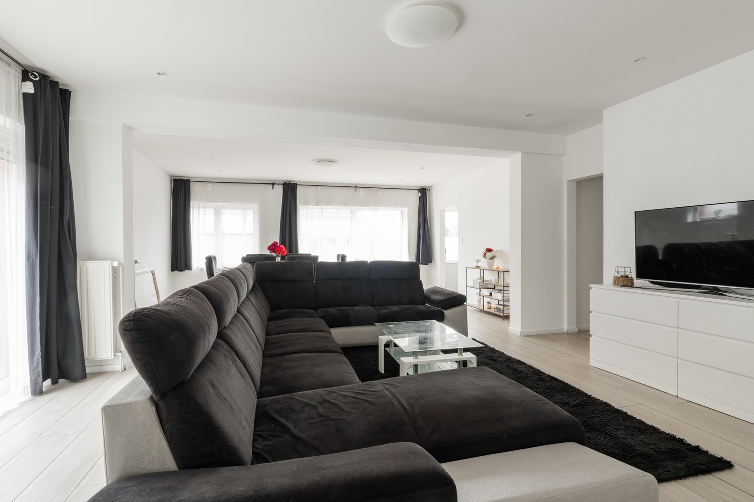 Ruim en lichtrijk 3-slaapkamerappartement met terras &amp; tuin in Achel - foto 4