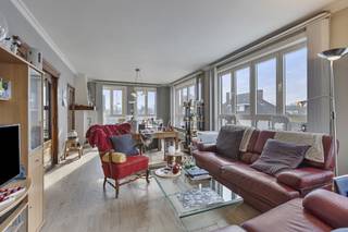 Dit appartement is gelegen op de eerste verdieping (geen lift) en heeft een woonoppervlakte van 137m² (volgens EPC).INDELING- inkomhal- woonkamer...