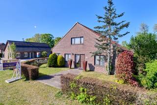 Ruime instapklare woning met tal van uitbreidingsmogelijkheden.Deze ruime en instapklare woning is gelegen op een mooi hoekperceel en biedt een zee...