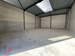 Nieuwbouw KMO-unit met een oppervlakte van 220 m²  en 2 privatieve parkeerplaatsen te huur. Fantastisch gelegen op amper 2 km van de R4 met een...