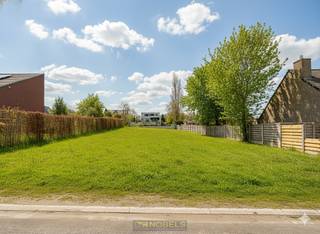 RUSTIG GELEGEN bouwgrond met uitstekende ligging voor STIJLVOLLE VILLAWONING. Deze MOOIE BOUWGROND VAN 1.130 M² bevindt zich in een...