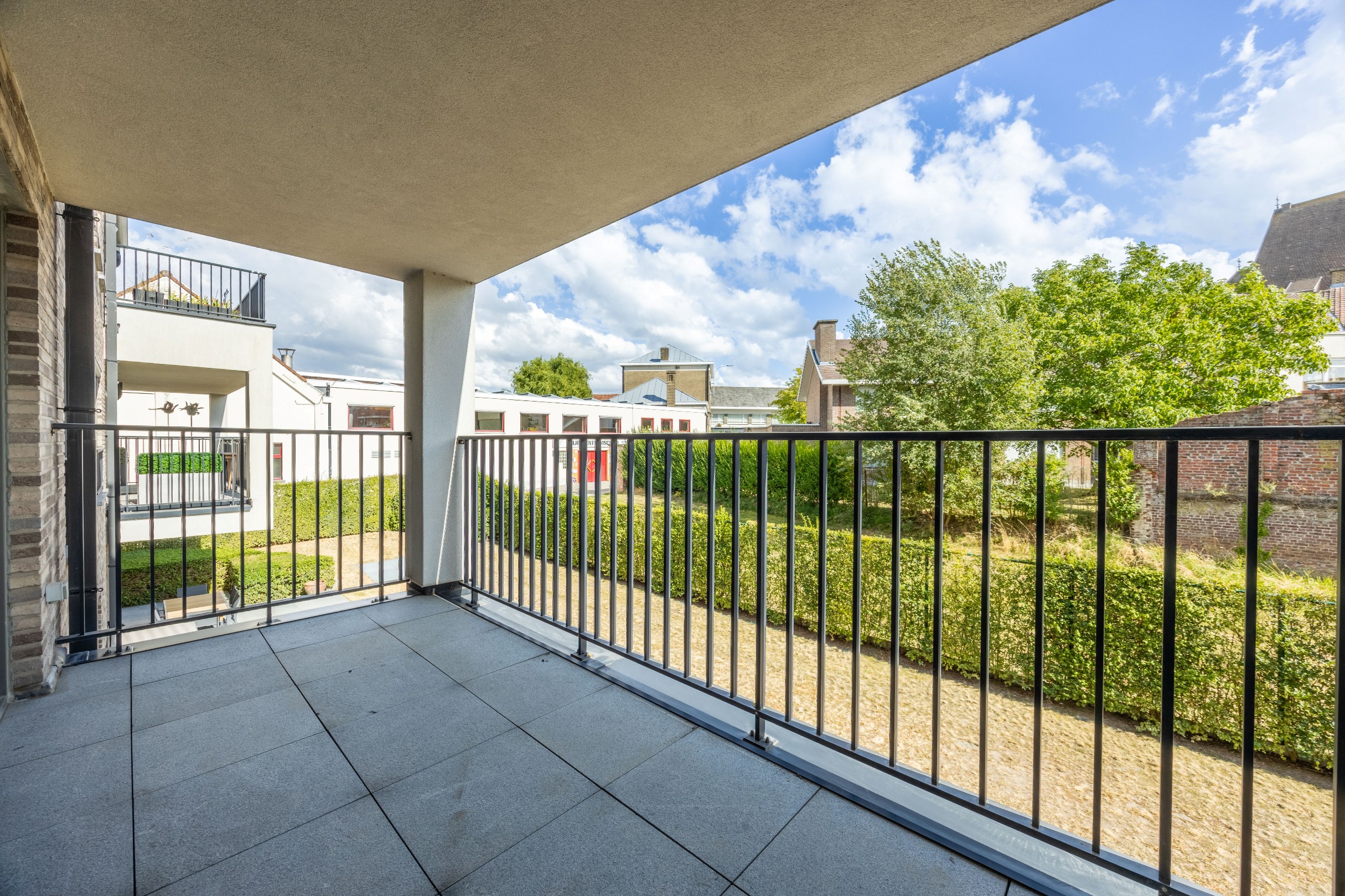 RECENT APPARTEMENT MET PRACHTIG ZONNETERRAS EN DUBBELE GARAGE - foto 4