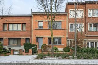 🏡 Charmante te renoveren woning met tuin in het historisch centrum van MerksemDeze karaktervolle woning uit 1947 biedt veel potentieel voor wie...