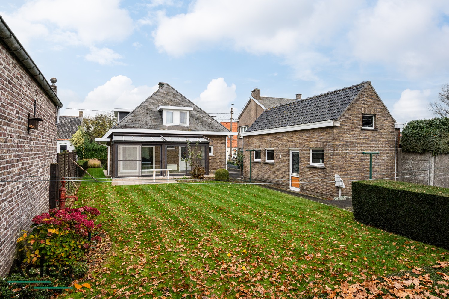 Karaktervolle vrijstaande woning op een goede locatie in Kaprijke - foto 2