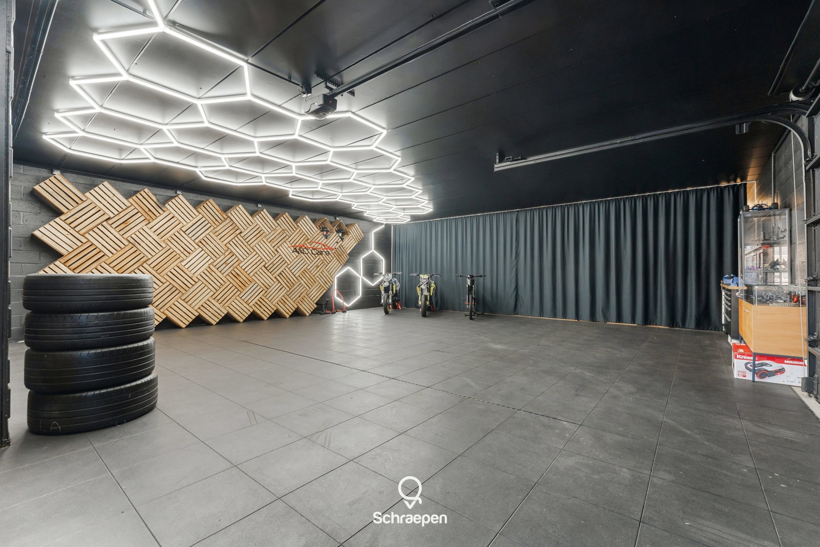 Uitstekend gelegen handelspand (305 m²) met véél parkeergelegenheid/buitenruimte te Zonhoven! - foto 2