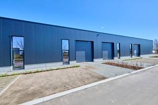 <strong>NIEUWBOUWPROJECT te Genk - 21 KMO-Units aan de Kompellaan</strong><br /><br />Wij zijn verheugd om de lancering van een nieuw project aan te kondigen: 21 moderne KMO-units langsheen de Kompellaan in Genk. Dit complex biedt kleine en middelgrote ondernemingen de perfecte plek om te starten, groeien en te innoveren.<br /><br />AANBOD<br />-21 multifunctionele units variërend in grootte en volledig aanpasbaar aan uw noden<br />-Strategische locatie langs de Kompellaan, dichtbij belangrijke verkeersaders en logistieke hubs<br />-Strakke architectuur en degelijke afwerking<br />-Parkeergelegenheid<br />-Verwachte oplevering: Q2 2025