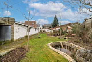 Op zoek naar een ruime woning met werkplaats of hobbyruimte? Dit is de kans! Deze kloeke te renoveren woning in Beveren-Leie beschikt over...