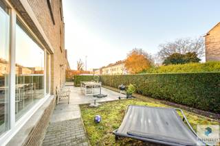 SINT-KRUIS – Richtprijs: €299.000 - Groot gelijkvloers hoekappartement (136 m²) – 3 slaapkamers – 2 terrassenRuim en lichtrijk gelijkvloers...