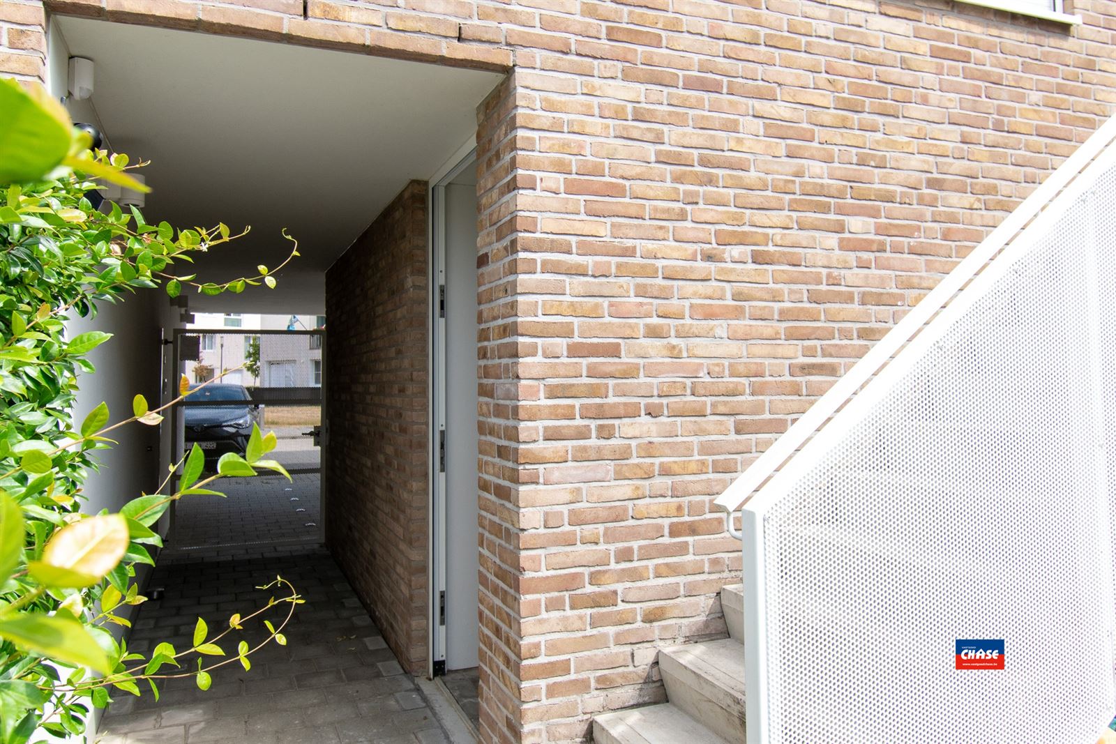 Nieuwbouw gezinswoning met 3 slaapkamers, oprit en tuin! - foto 4
