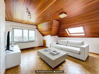 Lichtrijk appartement gelegen in een residentiele wijk in Meise<br /><br />Mooi en goed onderhouden appartement op de vierde en tevens bovenste verdieping van een kleinschalig gebouw. Het appartement beschikt over een ruime inkomhal met apart toilet, een gezellige leefruimte met parket, een keuken met veel bergruimte, een badkamer met ligbad en aansluitingen voor een wasmachine, en een zeer ruime slaapkamer.<br /><br />Ideaal als eigen woonst én een interessante investeringsopportuniteit. <br />Gemeenschappelijke lasten: €150/maand (gemeenschappelijke kosten, lift en privatief waterverbruik+verwarming).<br /><br />Pluspunt: Nieuw dak en veluxen oktober 2026, dus nadien beter EPC<br /><br />Info en bezoeken: 02/262.45.78 - meise@weinvest.be