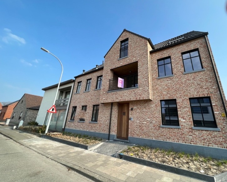 1 SLAAPKAMER APPARTEMENT MET TERRAS, GARAGE EN AUTOSTPL - foto 2