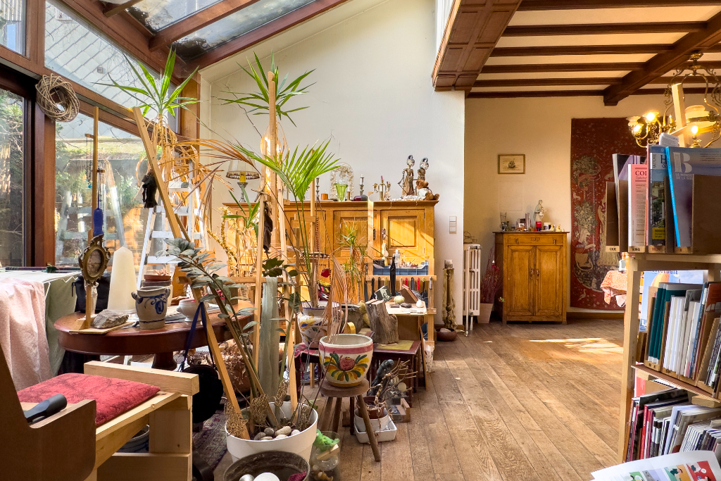 Ruim te renoveren woning met garage en zuidgerichte tuin op een boogscheut van het stadscentrum. - foto 2