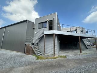 Op een strategische locatie net buiten Hasselt bevindt zich deze lichtrijke kantoorruimte van ca. 40 m², gelegen in de KMO-zone aan Het Dorlik...