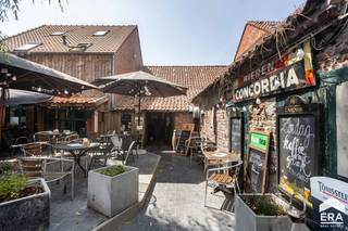 Ben je op zoek naar een opbrengsteigendom met stabiele huuropbrengsten en een topligging in het centrum van Hofstade? Gevonden!Deze goed gelegen en...