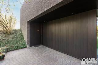 Knappe loftwoning met een unieke combinatie van modern comfort en een warm, huiselijk gevoel. Dankzij het open karakter en de grote...