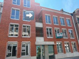 Dit appartement op de 2e verdieping in nieuwbouwproject Hof Berlamuze combineert eigentijds wooncomfort met een groene en rustige omgeving, op wandelafstand van de historische binnenstad van Lier. <br /><br />De indeling is doordacht en praktisch: een grote slaapkamer, een open keuken* en een leefruimte die harmonieus in elkaar overvloeien.<br /><br />De badkamer is stijlvol ingericht en voorzien van een inloopdouche en een modern lavabomeubel*. Er is een aparte WC en een berging.<br /><br />Het appartement is afgewerkt met kwalitatieve, onderhoudsvriendelijke materialen en uitgerust met energiezuinige vloerverwarming (verwarmen én koelen), wat garant staat voor een aangenaam comfort. <br /><br />Er is een overdekt terras aan de voorzijde van het gebouw en u hebt toegang tot een fietsenstalling.<br /><br />Huurvoorwaarden:<br />-Huurprijs : 985 Euro/maand<br />-Bijkomende provisie : 110 Euro/maand<br />-Aparte meterstanden ter eigen afrekening van privatief water en elektriciteitsverbruik.<br />-1-jarig huurcontract, stilzwijgend verlengbaar<br />-Maximaal 2 personen<br />-3 maanden huurwaarborg<br />-beschikbaar vanaf 1/9.<br /><br />* Momenteel zijn wij nog hard aan het verderwerken aan keuken en badkamer.  Foto's volgen zsm. Bezichtigingen mogelijk vanaf 10/8. U kan zich alvast inschrijven !<br /><br />Info of afspraak: wonen@fidesinvest.be - 03 232 54 00 