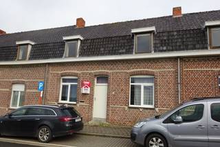 Over de woning:In het charmante Loker vind je deze praktische gezinswoning met drie slaapkamers en zonnige tuin. Ideaal voor wie rustig wil wonen in...