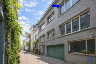 Informatie appartementOp een zeer gegeerde locatie aan het pleintje van de Sint-Willibrorduskerk bevindt zich dit GROOT 3-SLPK appartement op de...