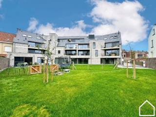 Dit ruim appartement met een bewoonbare oppervlakte van 103.82m² is momenteel nog casco. U heeft dus de mogelijkheid om het in te richten naar...