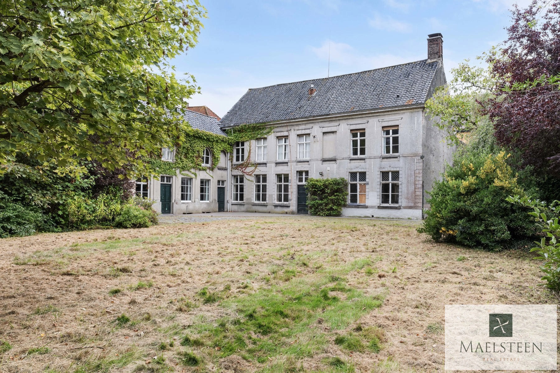 Historisch herenhuis op 3.611m2 in centrum Ruiselede - foto 1