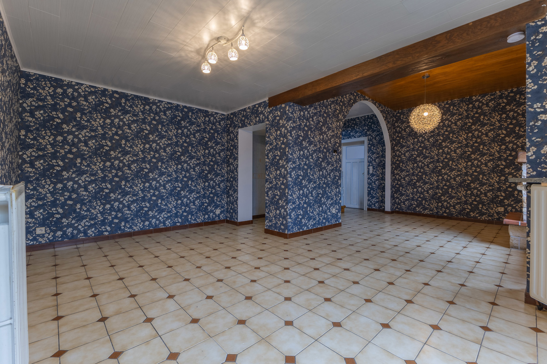 Te renoveren woning met 3 slaapkamers en garage - foto 5