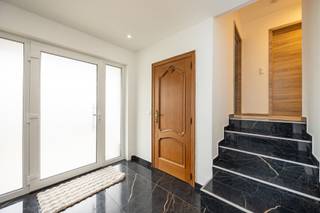 Deze open bebouwing is rustig gelegen in Tessenderlo-Ham, met een vlotte verbinding naar omliggende gemeenten en alle dagelijkse voorzieningen in...