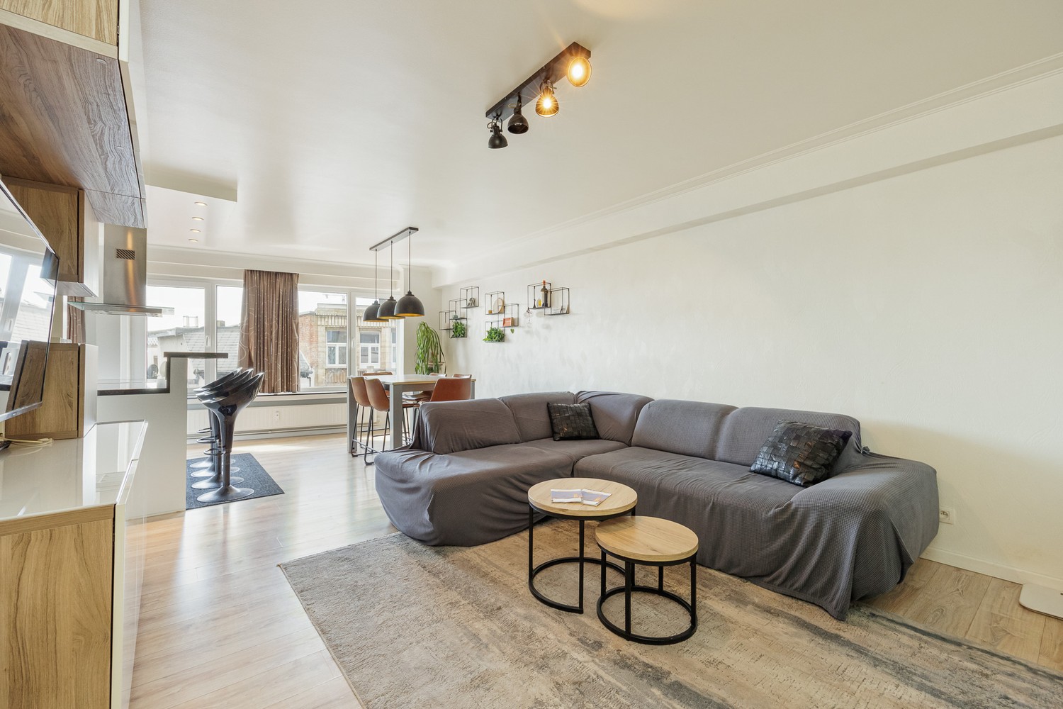 Ruim en lichtrijk 2-slpk appartement met terras en kelderberging in Borgerhout - foto 1