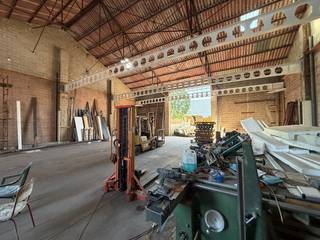 Op een strategische locatie in Beveren-Leie bevindt zich dit degelijk gebouwd magazijn met een oppervlakte van 320m², <br />Het pand biedt een perfecte combinatie van toegankelijkheid, ruimte en functionaliteit—ideaal voor stockage.<br /><br />Kenmerken van het magazijn:<br />320m² bebouwde oppervlakte met een logische en open indeling<br />Solide constructie, geschikt voor diverse professionele toepassingen<br />Vlotte bereikbaarheid dankzij de gunstige ligging in Beveren-Leie<br />Mogelijkheid tot verdere inrichting naar eigen noden en activiteiten<br />Dit magazijn biedt tal van mogelijkheden voor wie ruimte zoekt om te ondernemen, te stockeren of te investeren. Dankzij de praktische ligging en sterke basisstructuur is het een toekomstgerichte opportuniteit in een gewilde regio.<br /><br />Interesse?<br />Contacteer ons voor meer informatie of een bezoek ter plaatse en ontdek het potentieel van dit veelzijdige magazijn in Beveren-Leie.