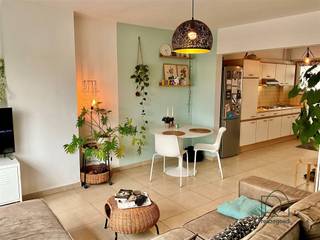 Ontdek dit charmante gelijkvloerse appartement met één slaapkamer en een prachtige, zonnige tuin op het zuidwesten, gelegen in de nabijheid van...